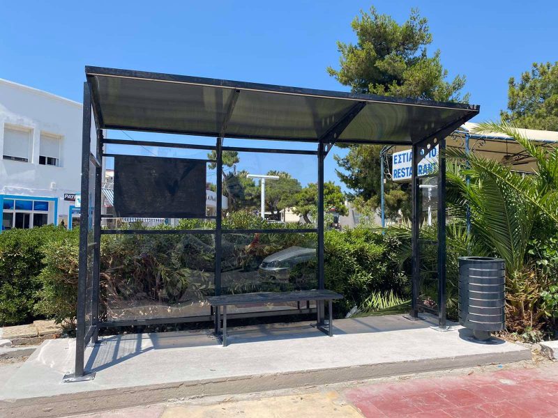 Λέρος: Ολοκληρώθηκε η προμήθεια και τοποθέτηση 5 στεγάστρων αναμονής επιβατών