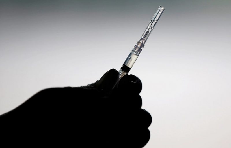 Κορωνοϊός: Γιατί μολύνονται οι εμβολιασμένοι;