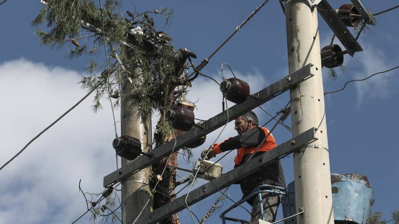 Αντίστροφη μέτρηση για τη διασύνδεση ταμειακών μηχανών με Εφορία και ΑΑΔΕ