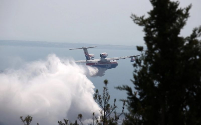 Πυρκαγιά στη Ρόδο: Εκκενώνεται η Κοιλάδα των Πεταλούδων
