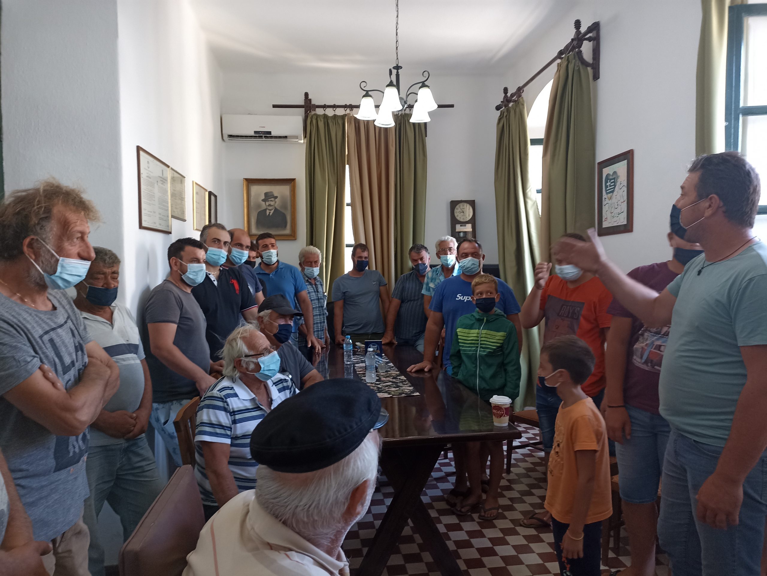 Λέρος: Υπό Κατάληψη το Δημαρχείο από αγανακτισμένους αλιείς