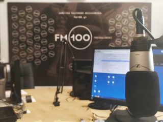 Νέο πρόγραμμα του FM100: ενημέρωση, επικοινωνία και αγαπημένες μουσικές 24Χ7