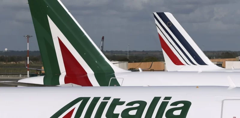 Έπεσε η αυλαία για την Alitalia: Συγκινεί η αναγγελία της τελευταίας πτήσης