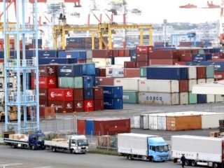 &#8220;Τέλεια καταιγίδα&#8221;: Η κρίση που απειλεί να τινάξει στον αέρα την παγκόσμια οικονομία