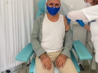 Εμβολιάστηκε ο δήμαρχος Λέρου με την τρίτη δόση του εμβολίου κατά του κορωνοϊού