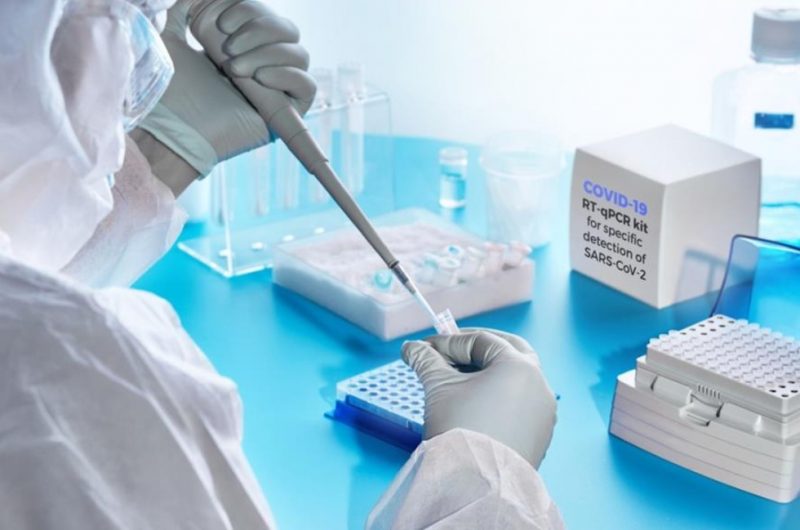 Γιατί η παραλλαγή «Όμικρον» έχει σημάνει συναγερμό &#8211; Οι 32 μεταλλάξεις και ο κίνδυνος επαναμόλυνσης