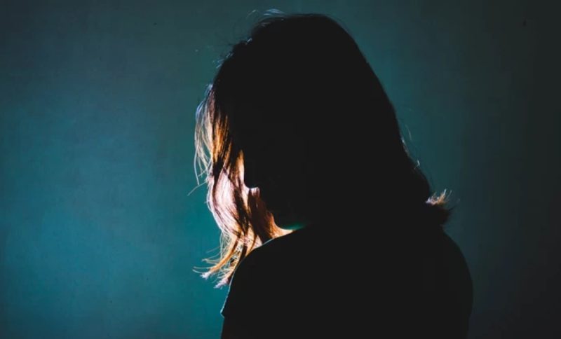 Καταγγελία βιασμού στην Κάλυμνο: &#8220;Με το που είπα το όνομα του δράστη, ο αστυνομικός μου είπε να μην κάνω τίποτα&#8221;