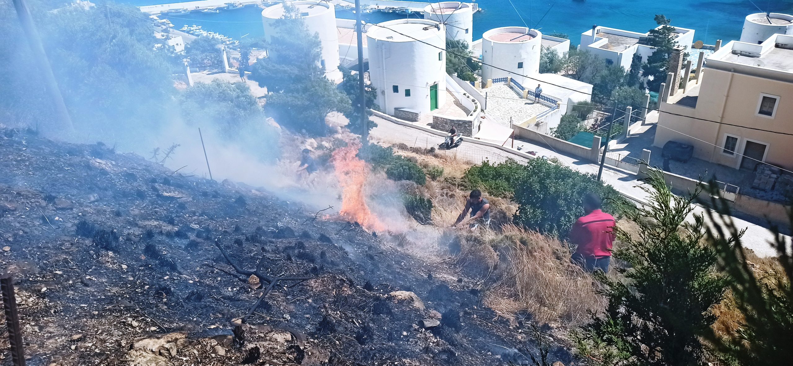 Λέρος: Πυρκαγιά στην περιοχή των Ανεμόμυλων στο Παντέλι