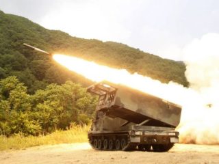 Τηλεφωνική επικοινωνία Τραμπ-Πούτιν: «Η Ρωσία θα απαντήσει στην ουκρανική επίθεση στα μαχητικά»