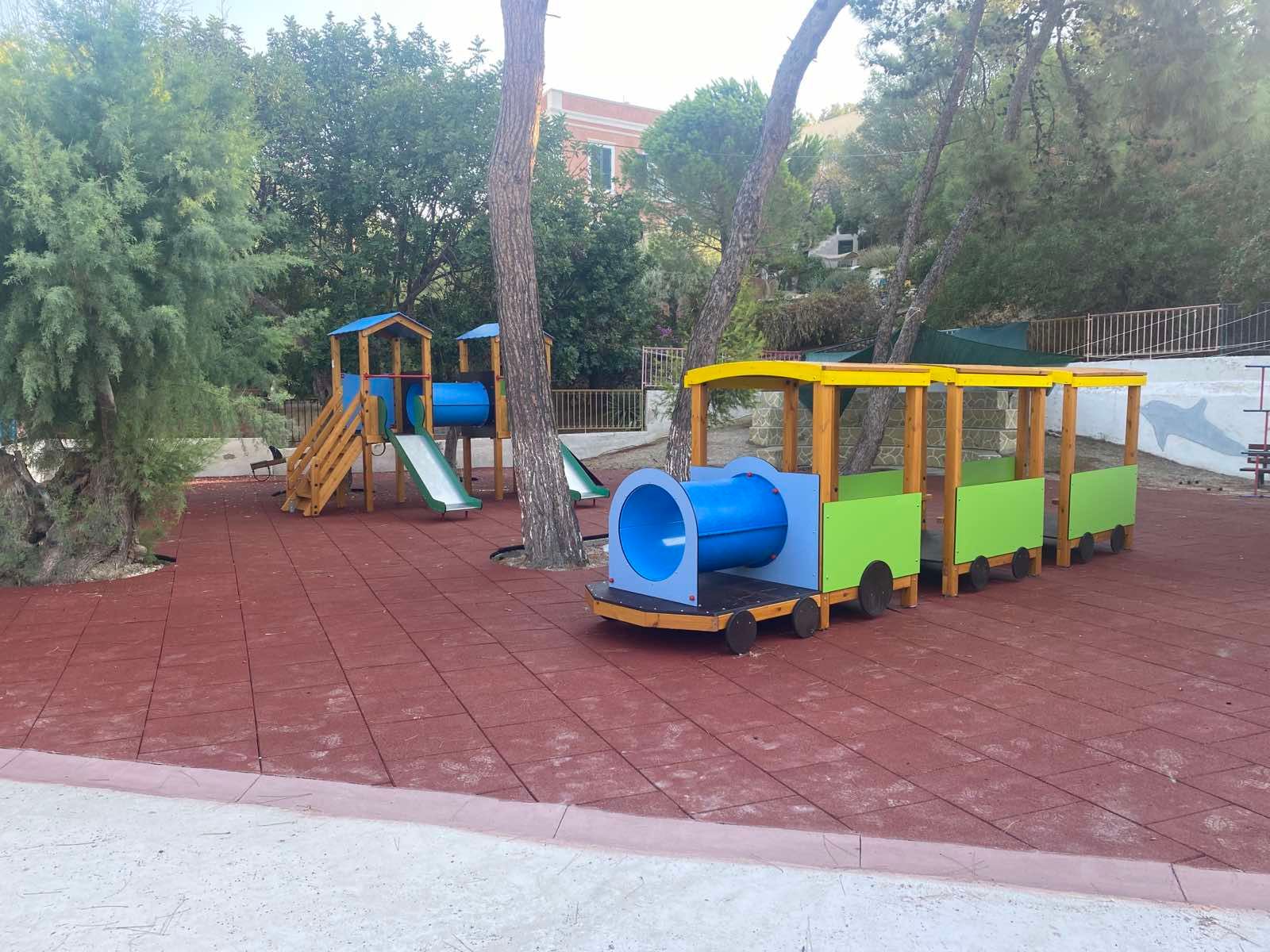 ΛΕΡΟΣ: ΠΑΡΑΔΟΘΗΚΑΝ ΝΕΕΣ ΠΑΙΔΙΚΕΣ ΧΑΡΕΣ ΣΤΑ ΝΗΠΙΑΓΩΓΕΙΑ ΛΑΚΚΙΟΥ ΚΑΙ ΚΑΜΑΡΑΣ