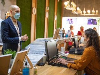 Eurostat: Στα μισά του ευρωπαϊκού μέσου όρου οι μισθοί στην Ελλάδα