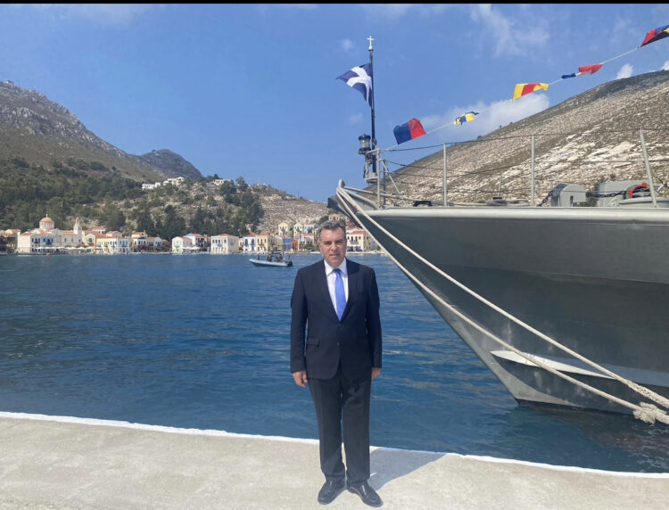 Σαφές μήνυμα για την άμυνα της χώρας του Μάνου Κόνσολα από το Καστελλόριζο