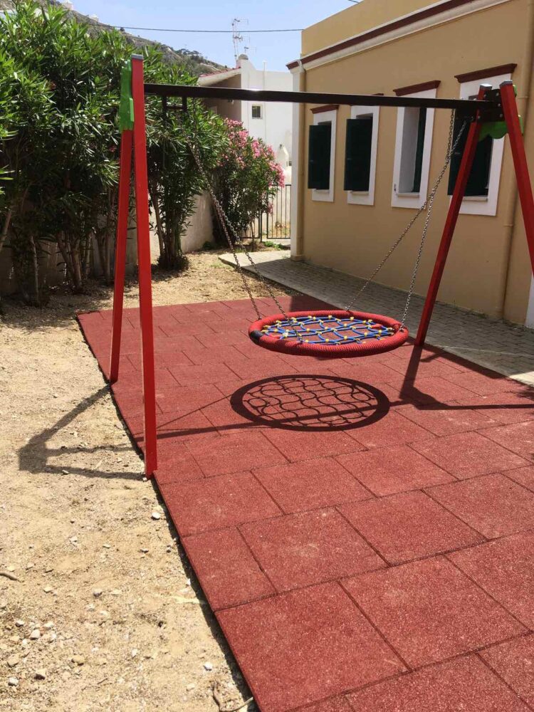 Λέρος: Ολοκληρώθηκε η τοποθέτηση νέων παιχνιδιών στον προαύλιο χώρο του Νηπιαγωγείου Παντελίου