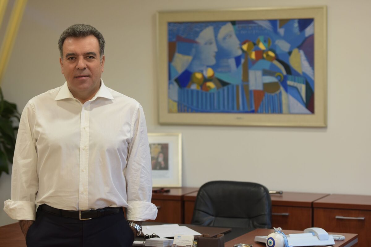 ΜΑΝΟΣ ΚΟΝΣΟΛΑΣ: «Ψήφος καρδιάς και αναγνώρισης. Θα δώσω και την ψυχή μου»