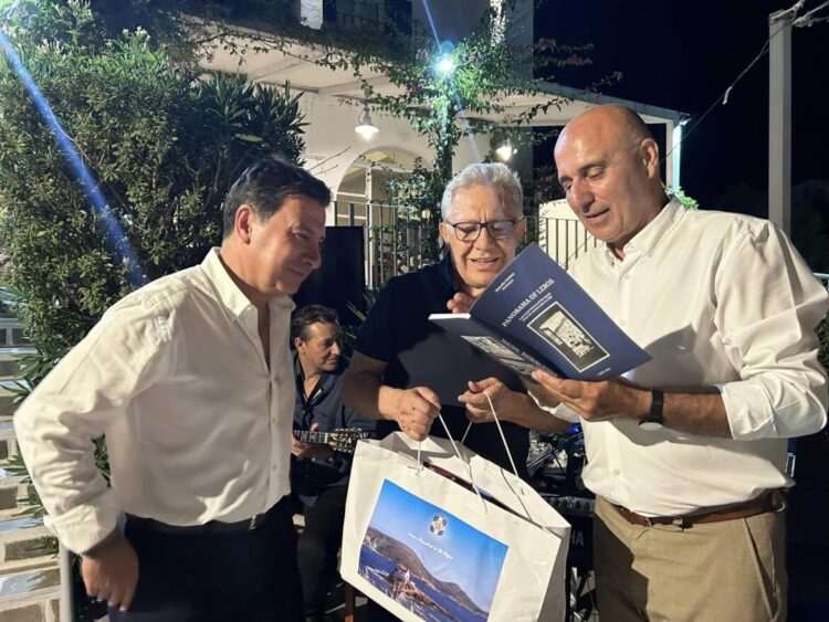 Προσκεκλημένοι του Δημάρχου Λέρου, ο Δήμαρχος Μποντρούμ κ. Ahmet Aras συνοδευόμενος από τον διάσημο μουσικοσυνθέτη,φίλο της χώρα μας κ. Zulfu Livaneli’s