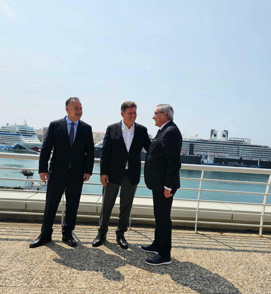 Συνάντηση της ηγεσίας του Υπ. Ναυτιλίας και Νησιωτικής Πολιτικής με τον Περιφερειάρχη Νοτίου Αιγαίου