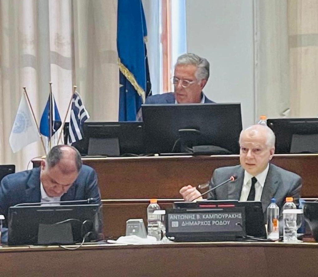 Ο Βασίλης Α. Υψηλάντης στη συζήτηση για τις πυρκαγιές στο Δημοτικό Συμβούλιο Δήμου Ρόδου και στις θρησκευτικές τελετές για τον προστάτη της Μεσαιωνικής Πόλης Ρόδου Άγιο Φανούριο