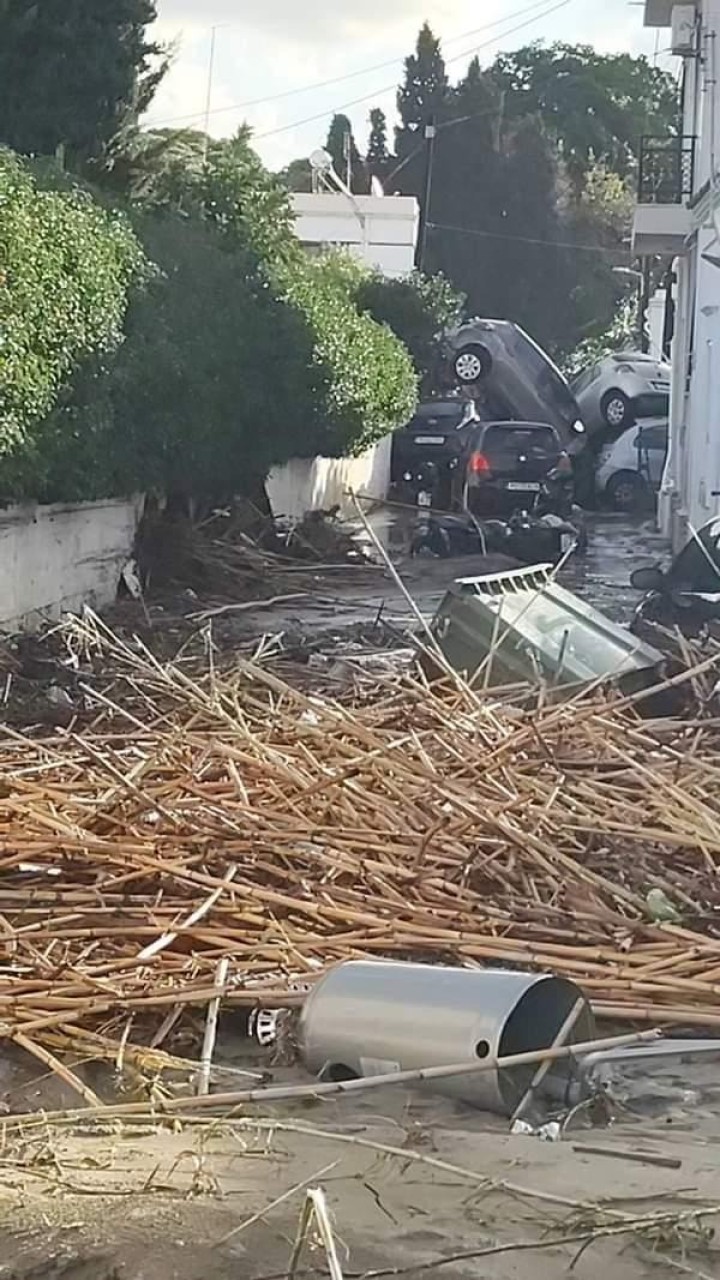 Ρόδος: Τεράστιες καταστροφές και απαγόρευση κυκλοφορίας για 24 ώρες – Αίτημα για να κηρυχθεί η Ρόδος σε κατάσταση έκτακτης ανάγκης – Τι είπαν Δήμαρχος και Περιφερειάρχης