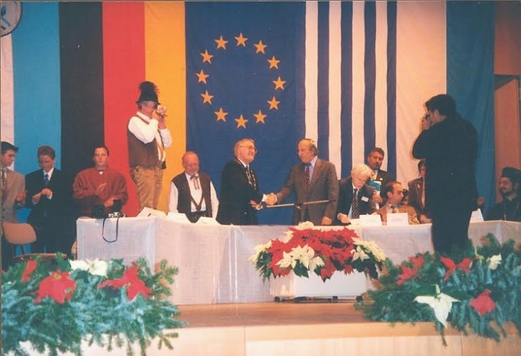 Γιορτάζοντας 25 Χρόνια Φιλίας: Το Aschheim Φιλοξενεί την Επέτειο της Αδελφοποίησής του με τη Λέρο!