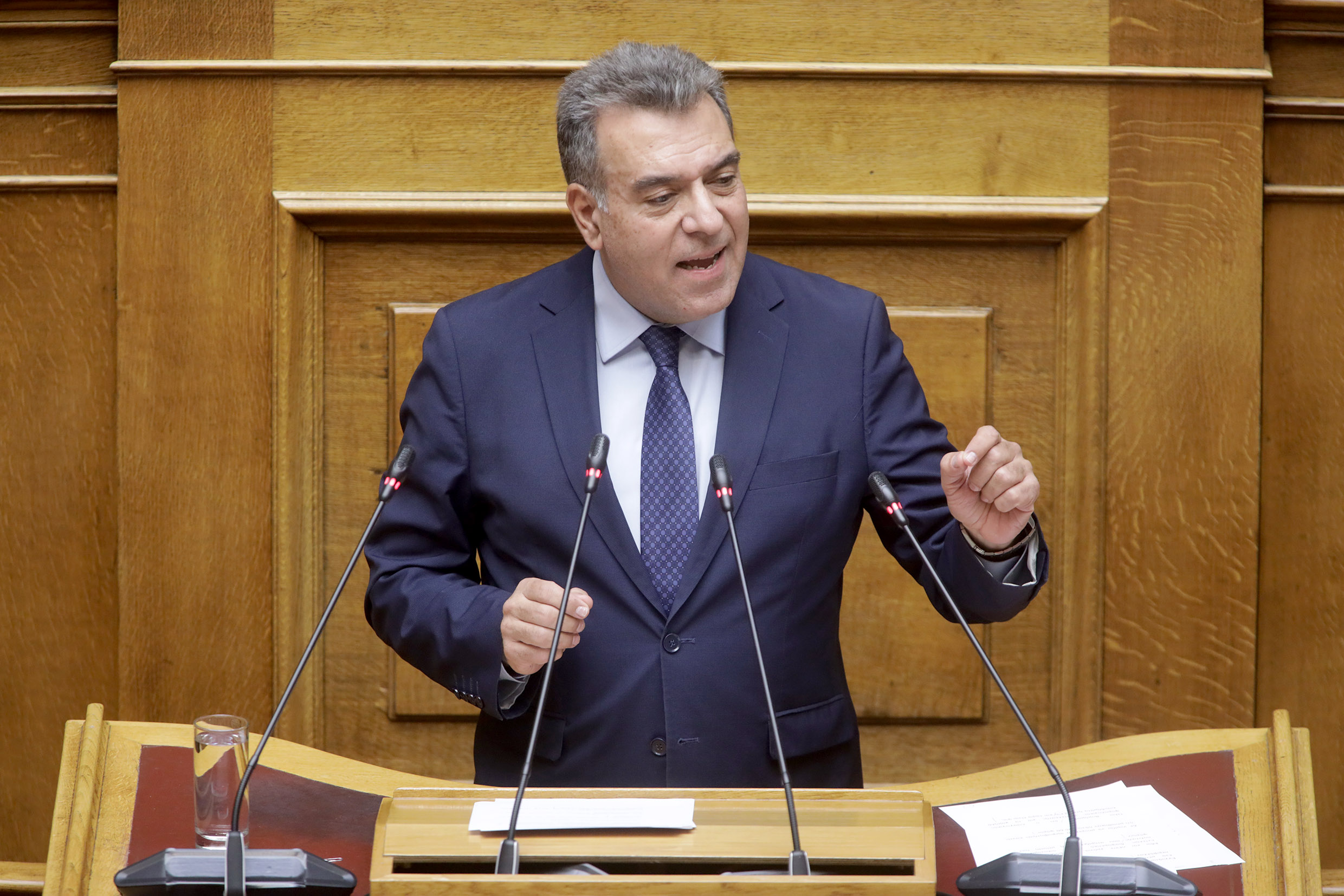 ΜΑΝΟΣ ΚΟΝΣΟΛΑΣ: «Το μεγαλύτερο πρόγραμμα δημοσίων επενδύσεων που έγινε ποτέ με 14,1 δις ευρώ για το 2025»