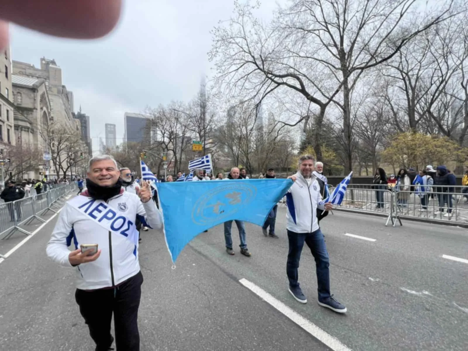 Εντυπωσιακή η παρουσία των παλαίμαχων Λέρου στην παρέλαση της 25ης Μαρτίου στη Νέα Υόρκη