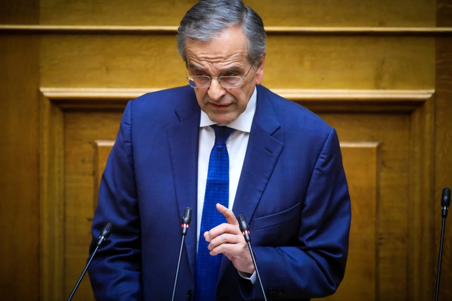 Α. Σαμαράς κατά Κ. Μητσοτάκη για την ανύπαρκτη εξωτερική πολιτική: «Σε όλους λες “ότι πείτε” και χαμογελάς»