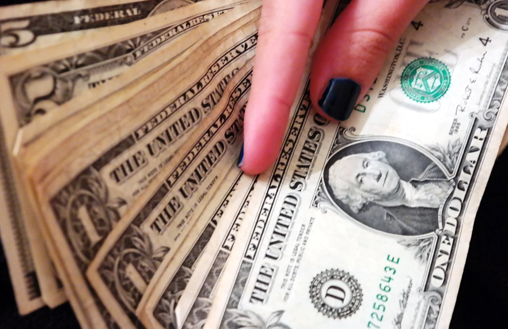 Δολάριο: Ο βασιλιάς των νομισμάτων κλονίζεται από την επίθεση Τραμπ στην παγκοσμιοποίηση