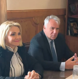 Η Μίκα Ιατρίδη στην Κω μαζί με τον Υπουργό Μετανάστευσης και Ασύλου, Μάκη Βορίδη