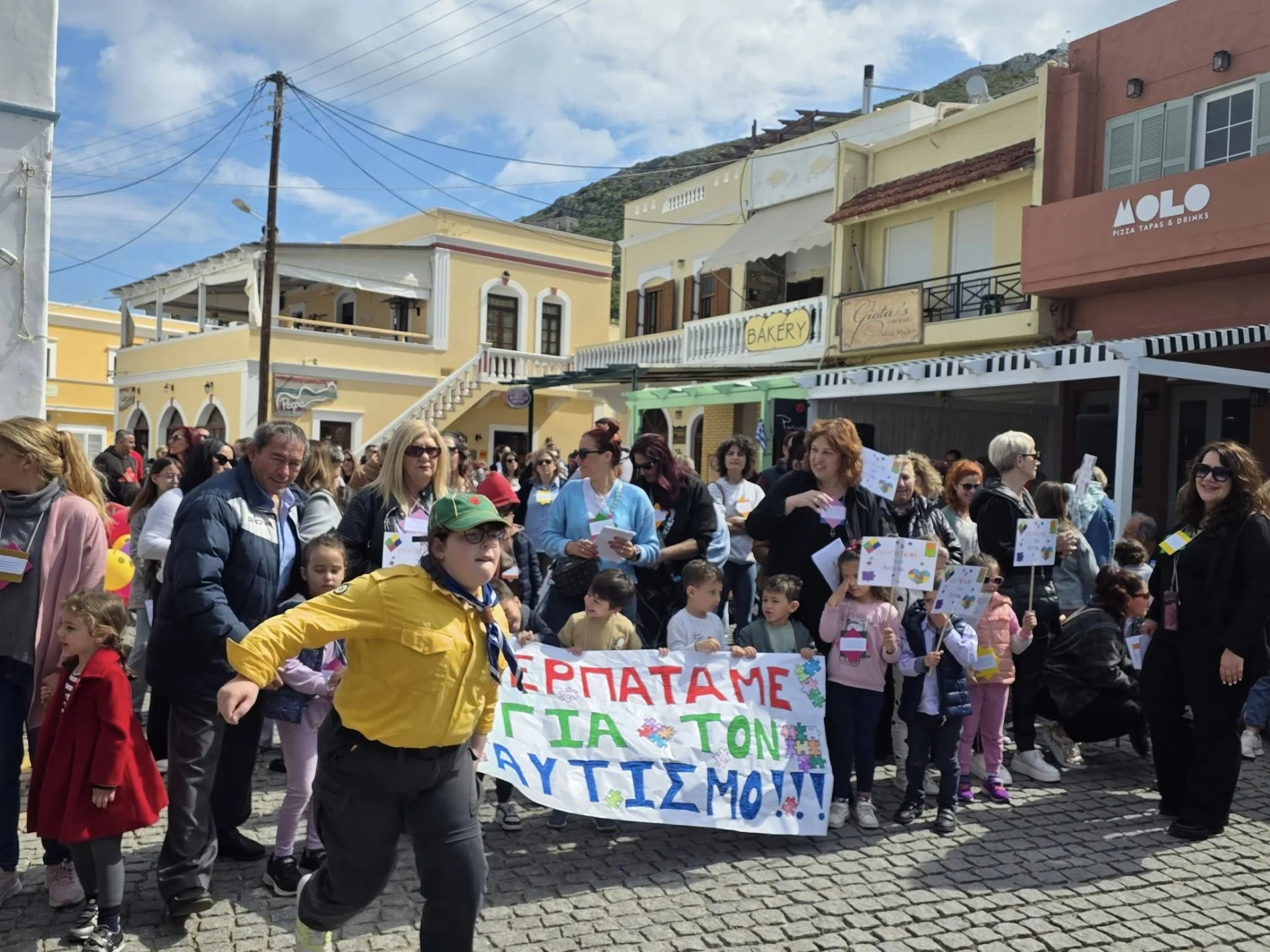 Λέρος: Μεγάλη συμμετοχή του κόσμου στη δράση του Δήμου “Περπατάμε για τον Αυτισμό” [VIDEO]