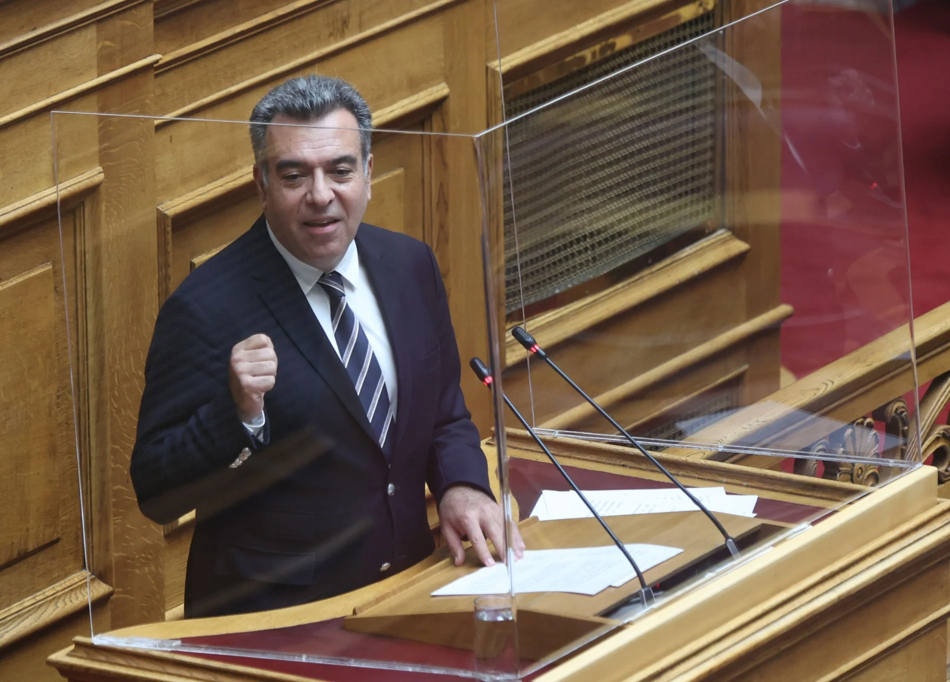 Παρέμβαση του Μάνου Κόνσολα για να μην απαξιωθεί η ακίνητη περιουσία μικροϊδιοκτητών κάτω των δύο στρεμμάτων