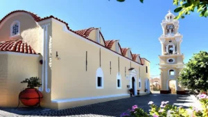 Ρόδος: Κατάρρευση εξέδρας την ώρα της Ανάστασης στην Ιαλυσό – Έπεσαν δημοτικές σύμβουλοι, χωρίς τραυματισμούς