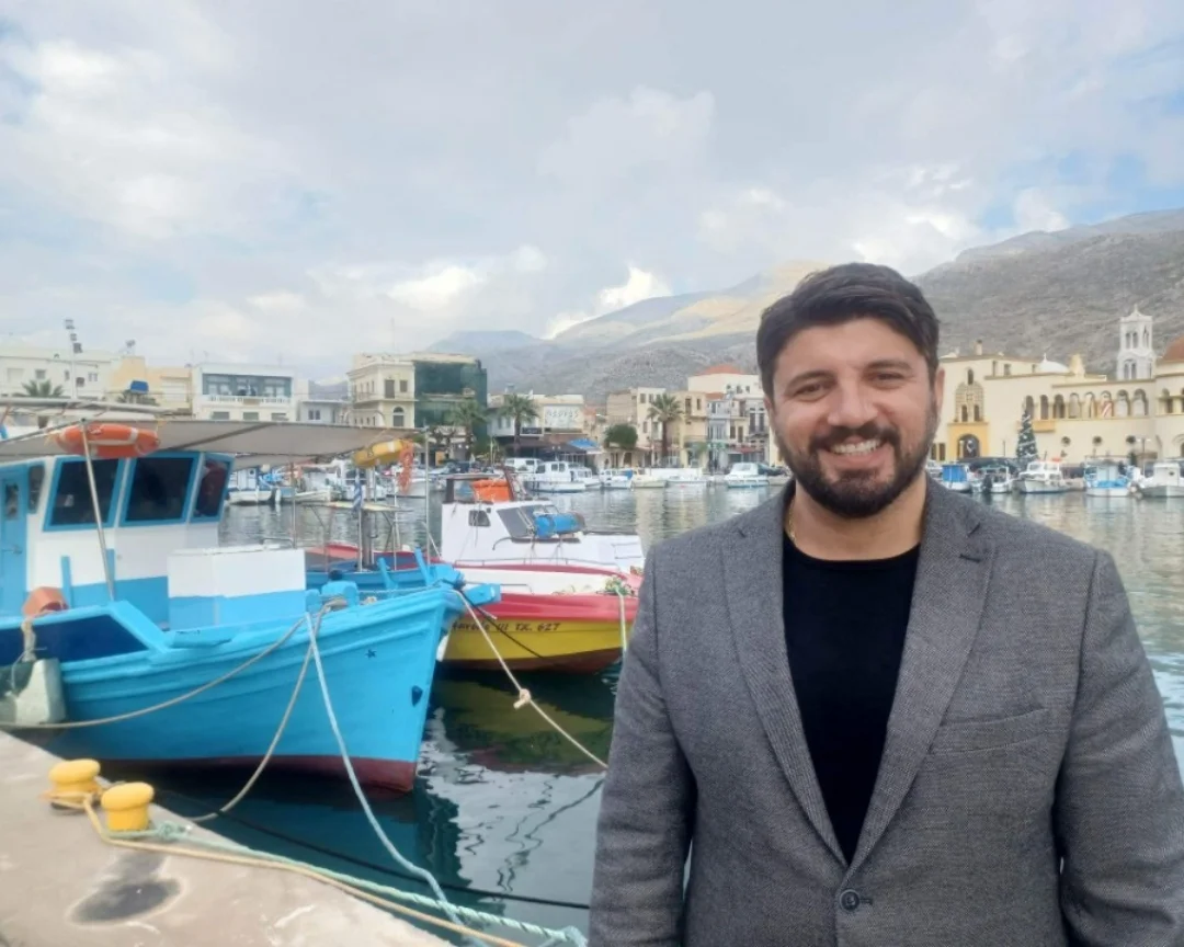 Π. Κουνάκης: “Όταν ο Μητσοτάκης φοβάται την αλήθεια, στέλνει τις “Ομάδες Αλήθειας” – Εμείς στεκόμαστε με τον Γλαβίνα”