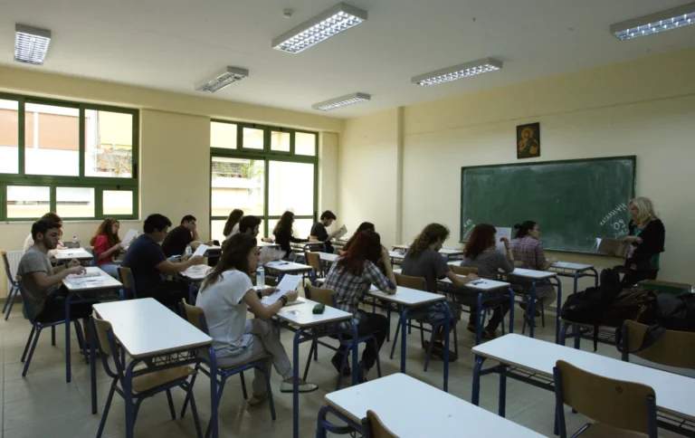 Υπουργείο Παιδείας: Καθιερώνεται δωρεάν κρατικό πτυχίο ξένων γλωσσών για τους μαθητές