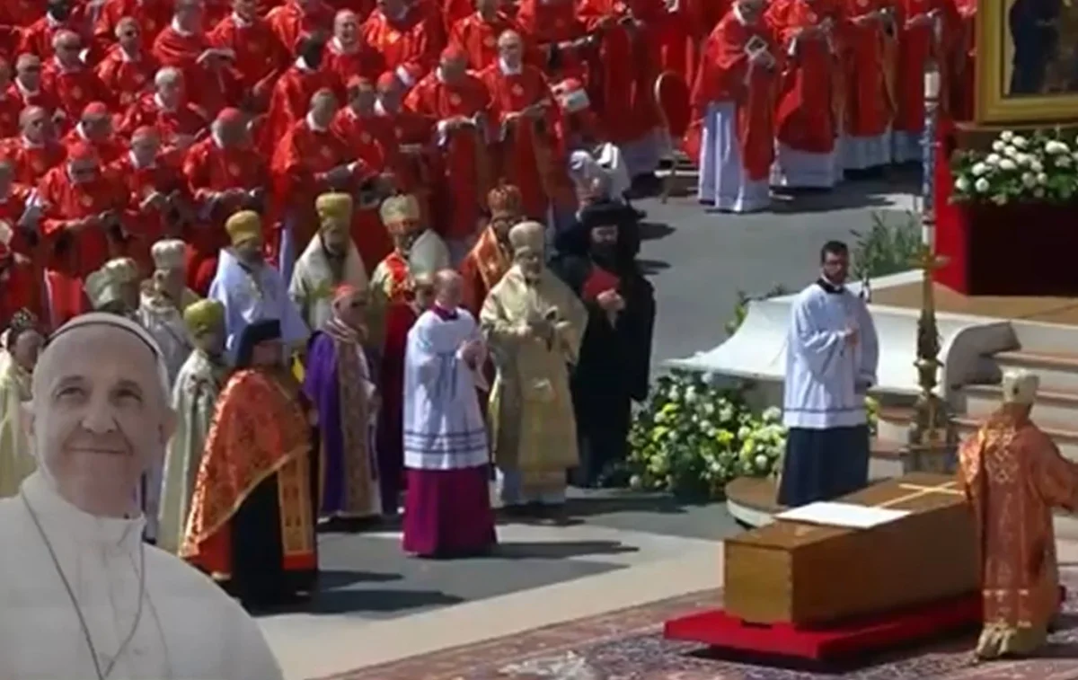 Συγκίνηση: Στην κηδεία του Πάπα Φραγκίσκου εψάλη στα ελληνικά το «Χριστός Ανέστη»