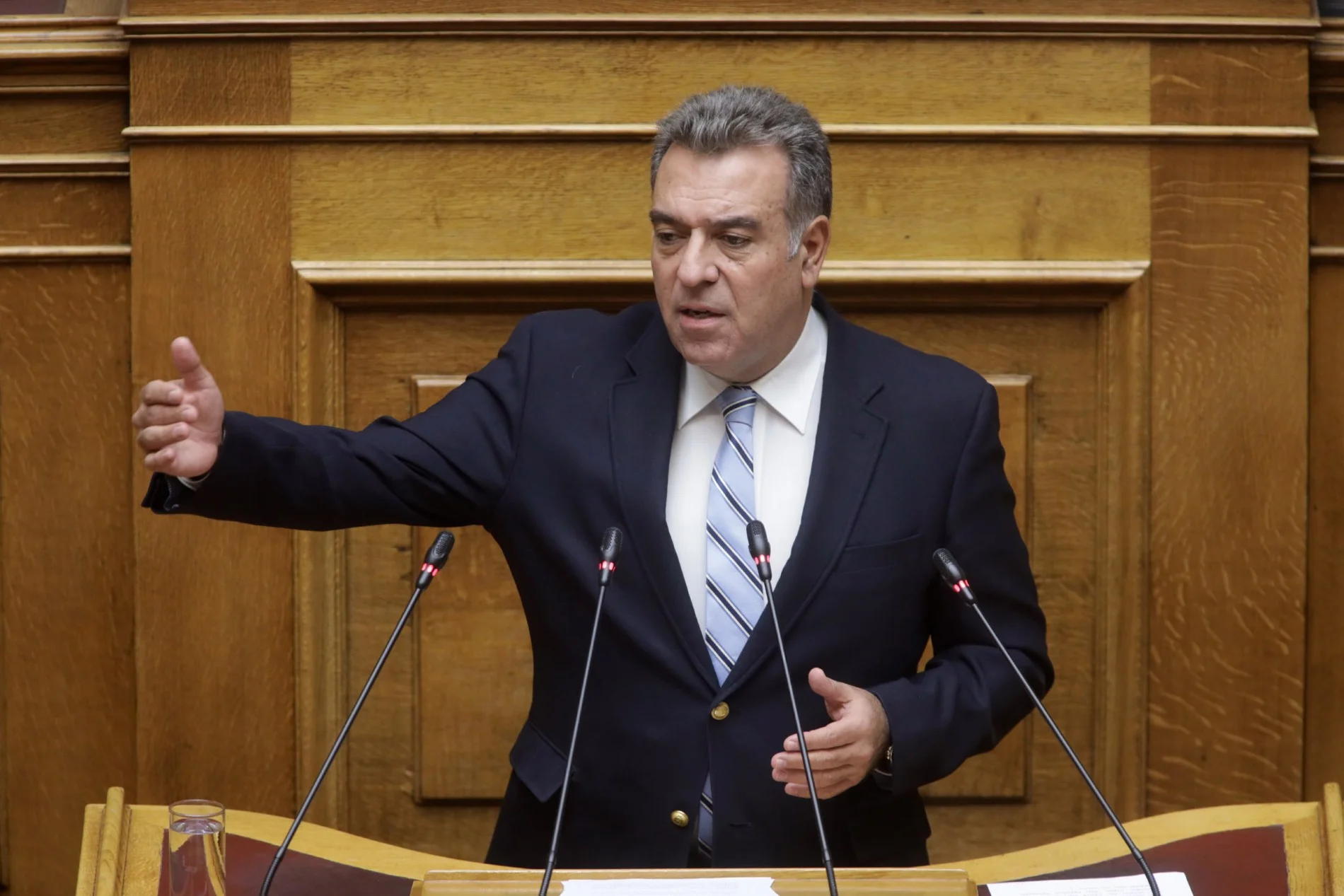 Δύο προτάσεις του Μάνου Κόνσολα για να αντιμετωπιστεί το στεγαστικό πρόβλημα των στελεχών του Πυροσβεστικού Σώματος στις νησιωτικές και τουριστικές περιοχές