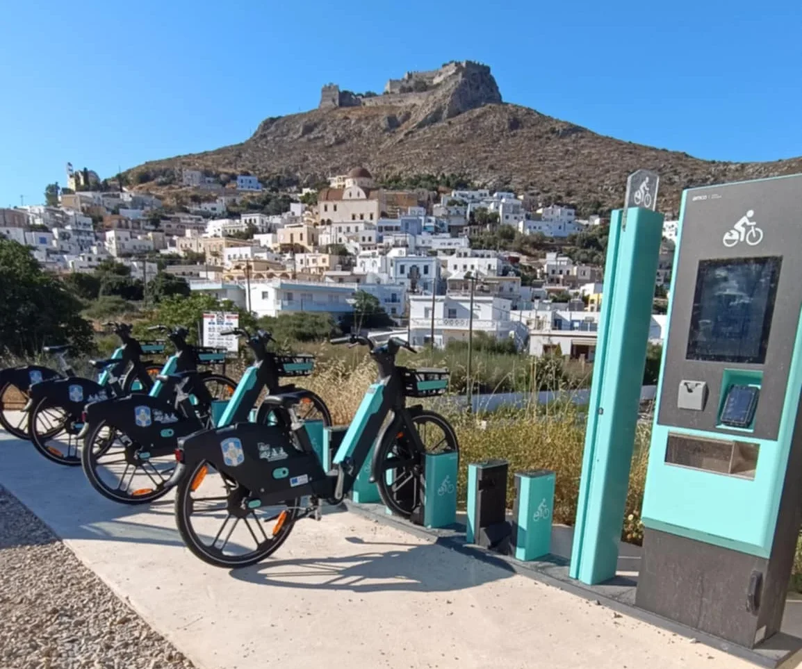 Λέρος: Ξεκίνησε η τοποθέτηση των ηλεκτρικών ποδηλάτων του δήμου