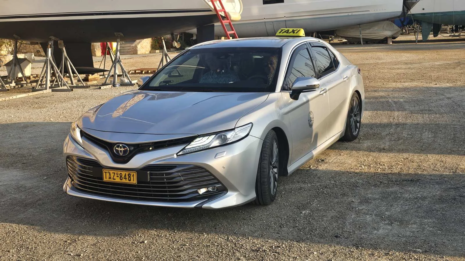 Λέρος: Νέο υβριδικό όχημα ενισχύει τις υπηρεσίες ταξί στο νησί