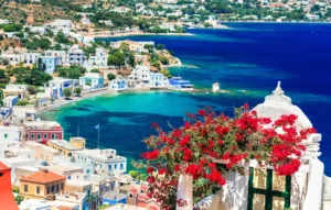 Λέρος: Τα βρετανικά ΜΜΕ αποθεώνουν το ελληνικό νησί έκπληξη – «Θα δεχόμουν ευχαρίστως να εξοριστώ εκεί»