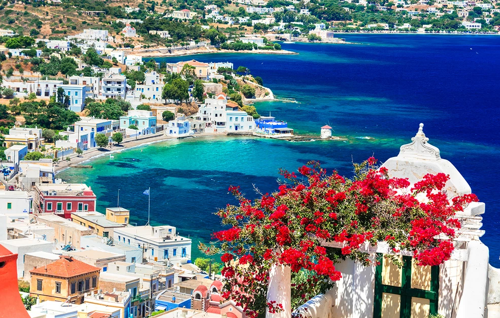 Λέρος: Τα βρετανικά ΜΜΕ αποθεώνουν το ελληνικό νησί έκπληξη – «Θα δεχόμουν ευχαρίστως να εξοριστώ εκεί»