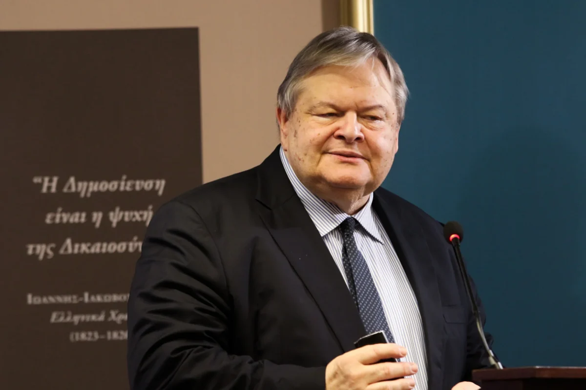 Βενιζέλος: «Ο αριθμός των βουλευτών είναι 300» – Αιχμές για τη θέση της κυβέρνησης περί πλειοψηφίας με 149