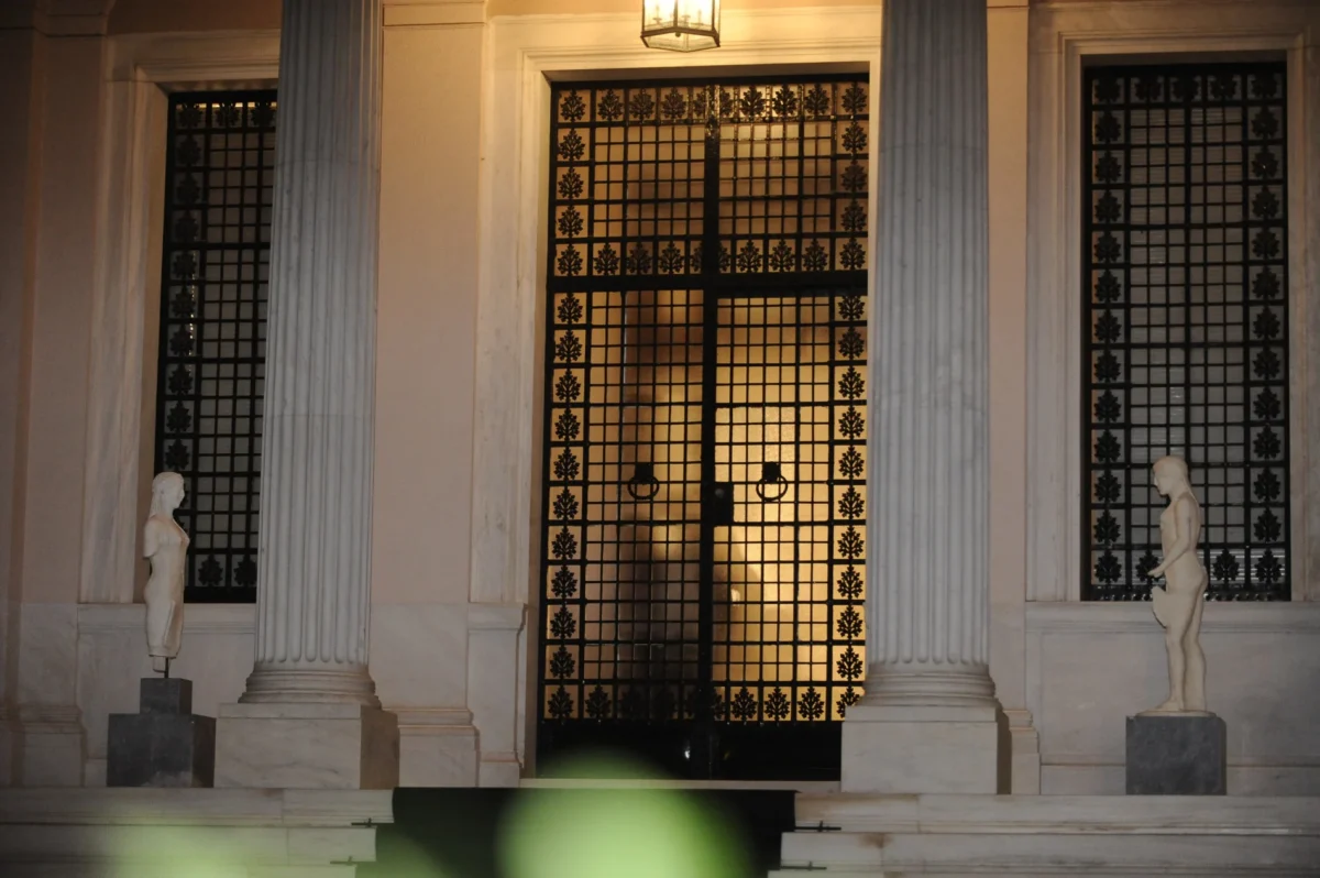 Σαν σήμερα πριν 10 χρόνια ο Τσίπρας ανακοίνωσε το δημοψήφισμα &#8211; Ο πανικός στους πολίτες, τα capital controls και το «όχι» που έγινε «ναι»