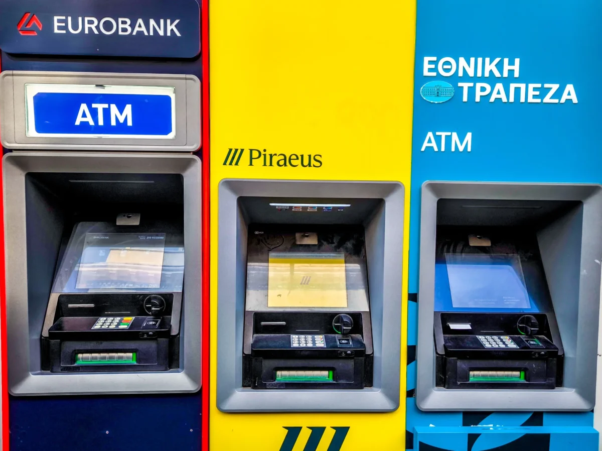 ΑΤΜ τραπεζών – χρεώσεις: Παρέμβαση Κ. Πιερρακάκη – Μηδενίζονται όλες οι χρεώσεις, εθνικό πλαφόν 1,5 ευρώ για όλες τις άλλες πληρωμές