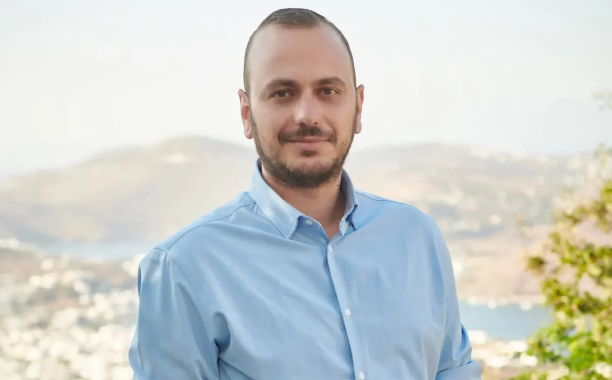 Ε. Πέντες: Το πλοίο έδεσε, οι λύσεις για τα νησιά ακόμα”