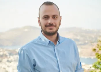 Ε. Πέντες: Το πλοίο έδεσε, οι λύσεις για τα νησιά ακόμα”