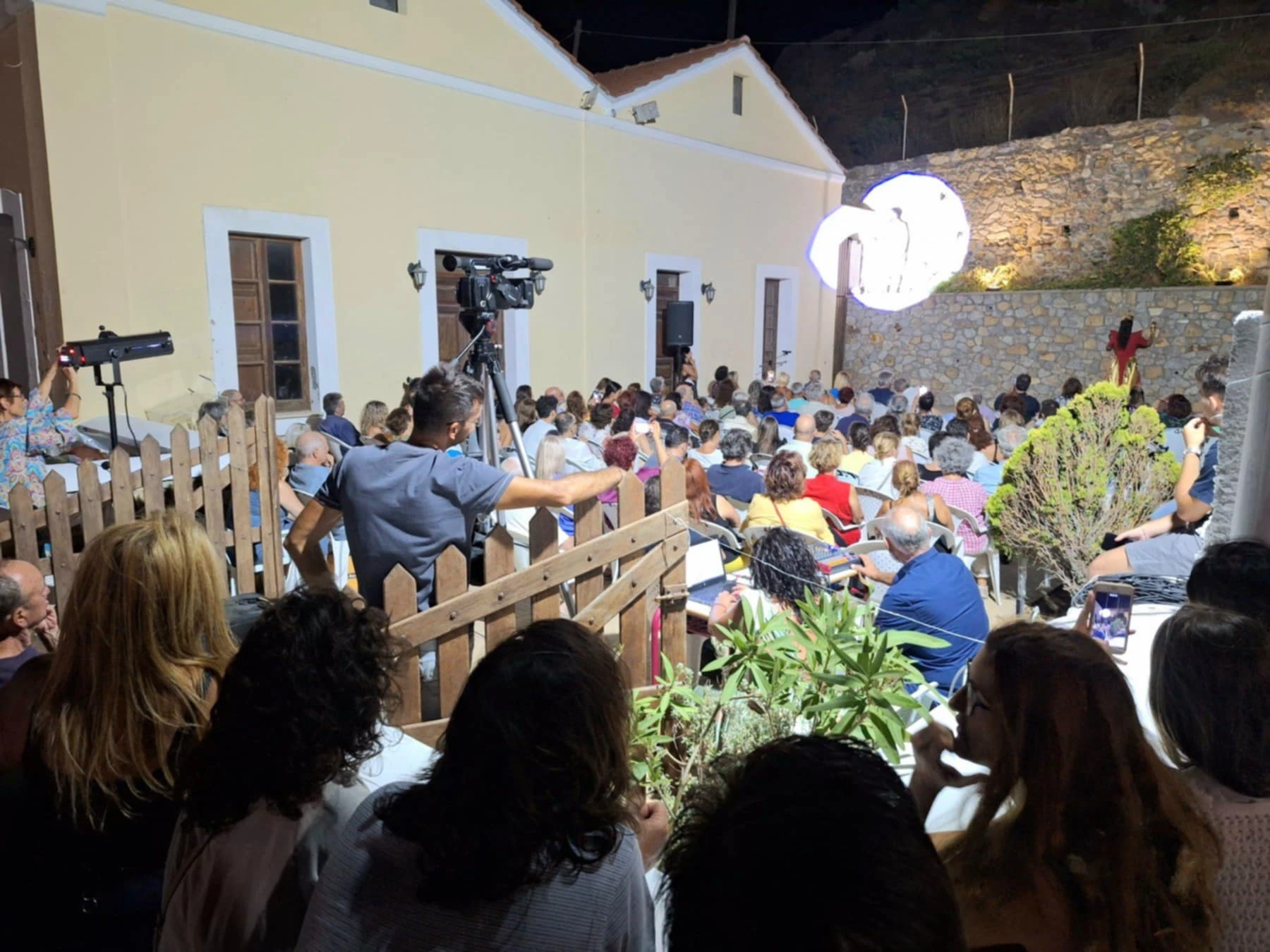 Λέρος: Άναψαν οι φρυκτωρίες μετά από αιώνες – Μια υπόσχεση του Τιμόθεου Κωττάκη που έγινε πράξη