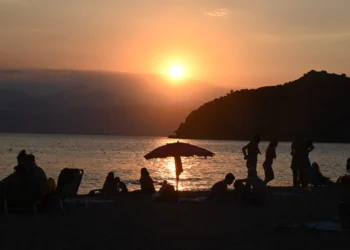 Καιρός: Προ των πυλών ο τελευταίος καύσωνας του καλοκαιριού