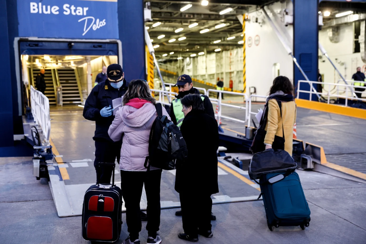 Εκπτώσεις σε ακτοπλοϊκά και αεροπορικά εισιτήρια για τη μετάβαση αναπληρωτών εκπαιδευτικών την περίοδο του Πάσχα