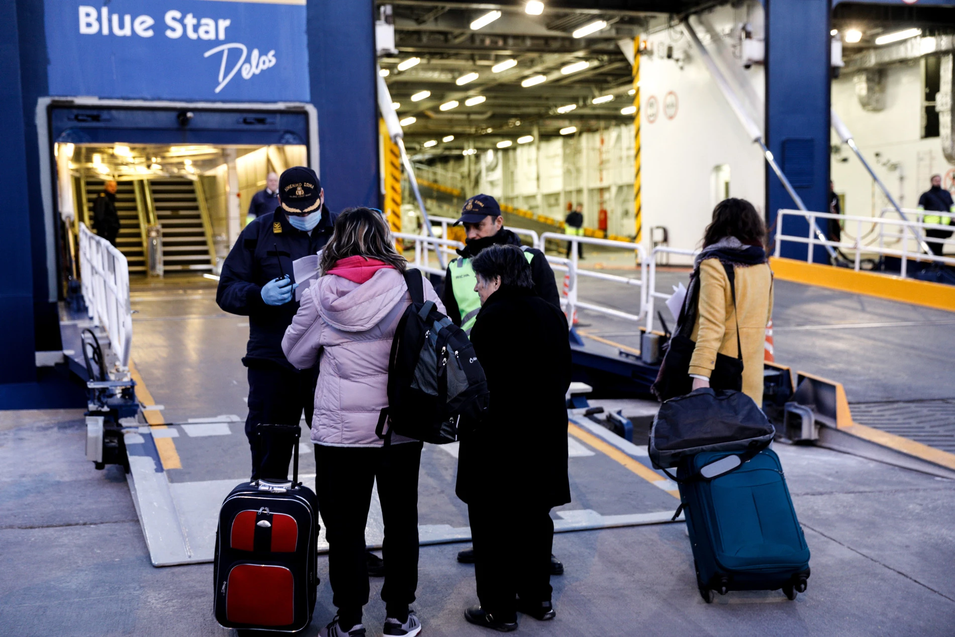 Εκπτώσεις σε ακτοπλοϊκά και αεροπορικά εισιτήρια για τη μετάβαση αναπληρωτών εκπαιδευτικών την περίοδο του Πάσχα