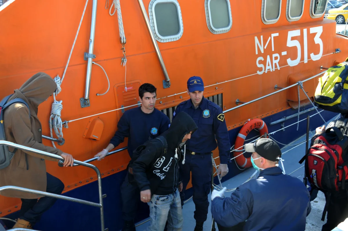 Φαρμακονήσι: Εντοπισμός 20 αλλοδαπών και σύλληψη Αιγύπτιου διακινητή &#8211; Αεροδιακομιδή για 42χρονη