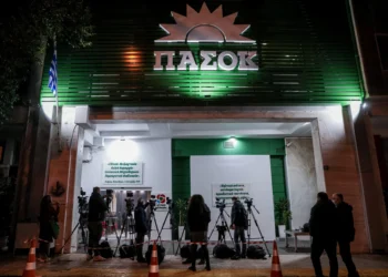 To ΠΑΣΟΚ δημοσιεύει τη «Μαύρη Βίβλο» κατά της κυβέρνησης με 4 Συνεντεύξεις Τύπου